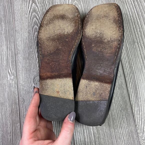 TODS Leather Driving Loafer - Quiet Luxury - Picture 7 of 10